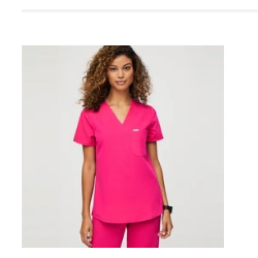 FIGS Shocking pink set in XXS and XXS high waisted pants